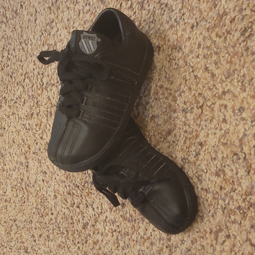 K-swiss black tennis shoes Infant 7